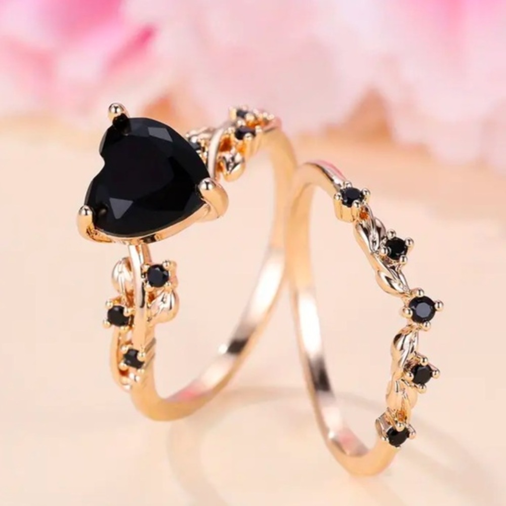 Black Heart Gemstone Engagement Ring Set Gold Tone Floral Vine SZ 6 NWT